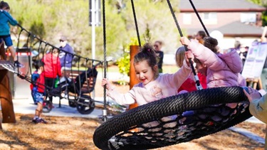 Yarralumla Reserve Play Swing