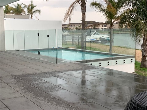 frameless-pool-fencing-channel-and-button-fixings-1